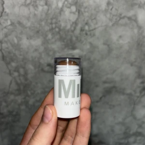 Milk bronzer oanvänd  - Milk cream bronzer i färgen baked oanvänd med skyddslocket kvar. Fick som present men har redan två. Nypris är 279kr.