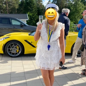 Studentklänning  - Säljer nu min älskade studentklänning som endast är använd 1 gång och det var på studentdagen. Den är därmed i väldigt fint skick. Inköpt på bubbelroom för 899 kr. Den är även slutsåld på deras hemsida nu. Skriv för fler bilder💕💕