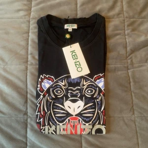 Kenzo T-shirt - Säljer en sparsamt använd Kenzo T-shirt. Storlek M Skick 9/10