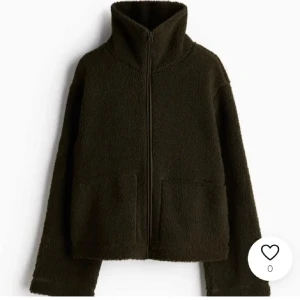 Teddy jacka hm - Helt oanvänd med prislapp kvar i strl small. - Helt slutsåld på hm 