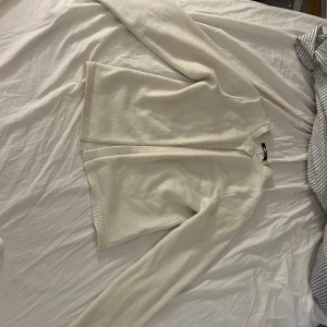 Stickad kofta - Jätte fin mysig stickad kofta från Gina tricot i fint skick storlek S❤️