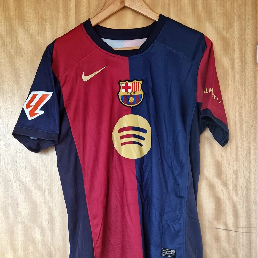 Pedri Barcelona repIika fotbollströja 24-25. Helt ny med tag. Storlek: Medium. Sportswear.