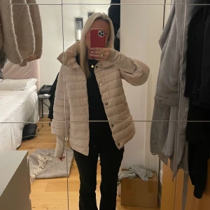 Trekvartsärmad jacka - Herno liknande jacka! Perfekt nu till höst och vinter💞🙏🏼 