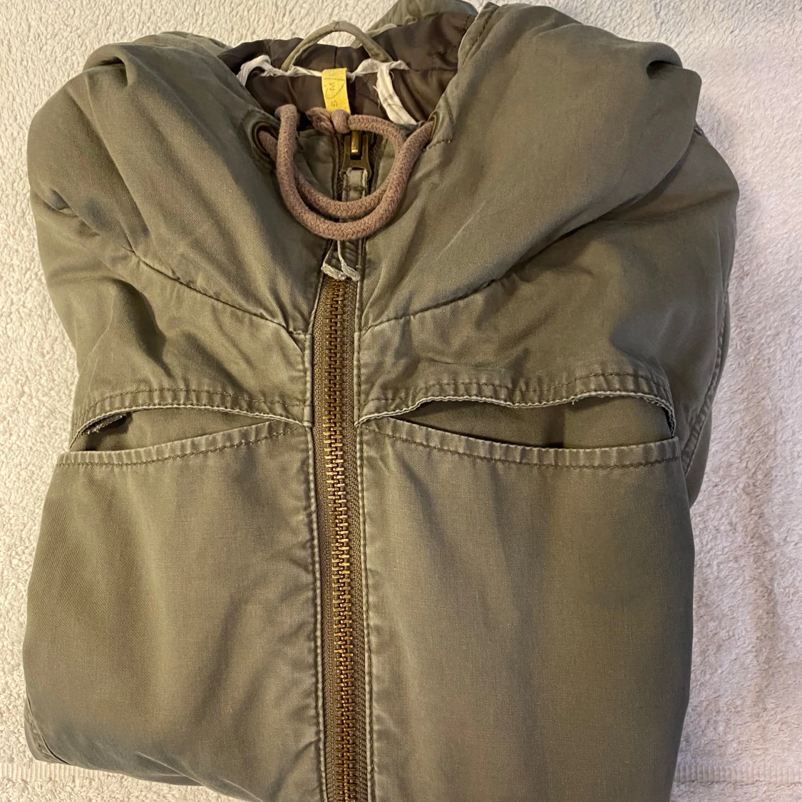 Olivgrön parkajacka med huva - 92