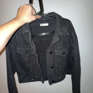 Jeansjacka - Svart jeansjacka