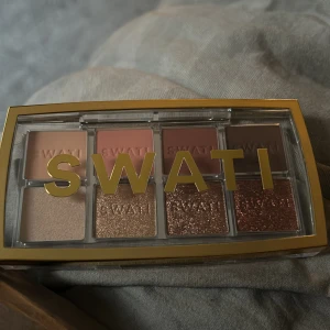 Ögonskuggspalett från Swati - Super fin ögonskuggspalett som är sprillans ny med plast inuti helt ny❤️