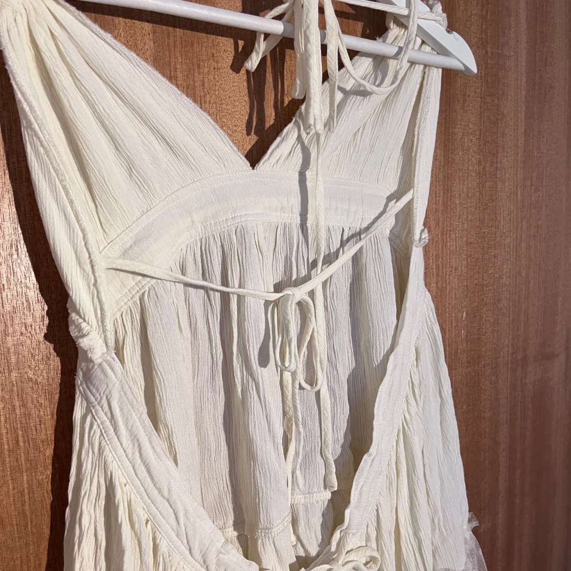 Vit sommarklänning med volanger - 91