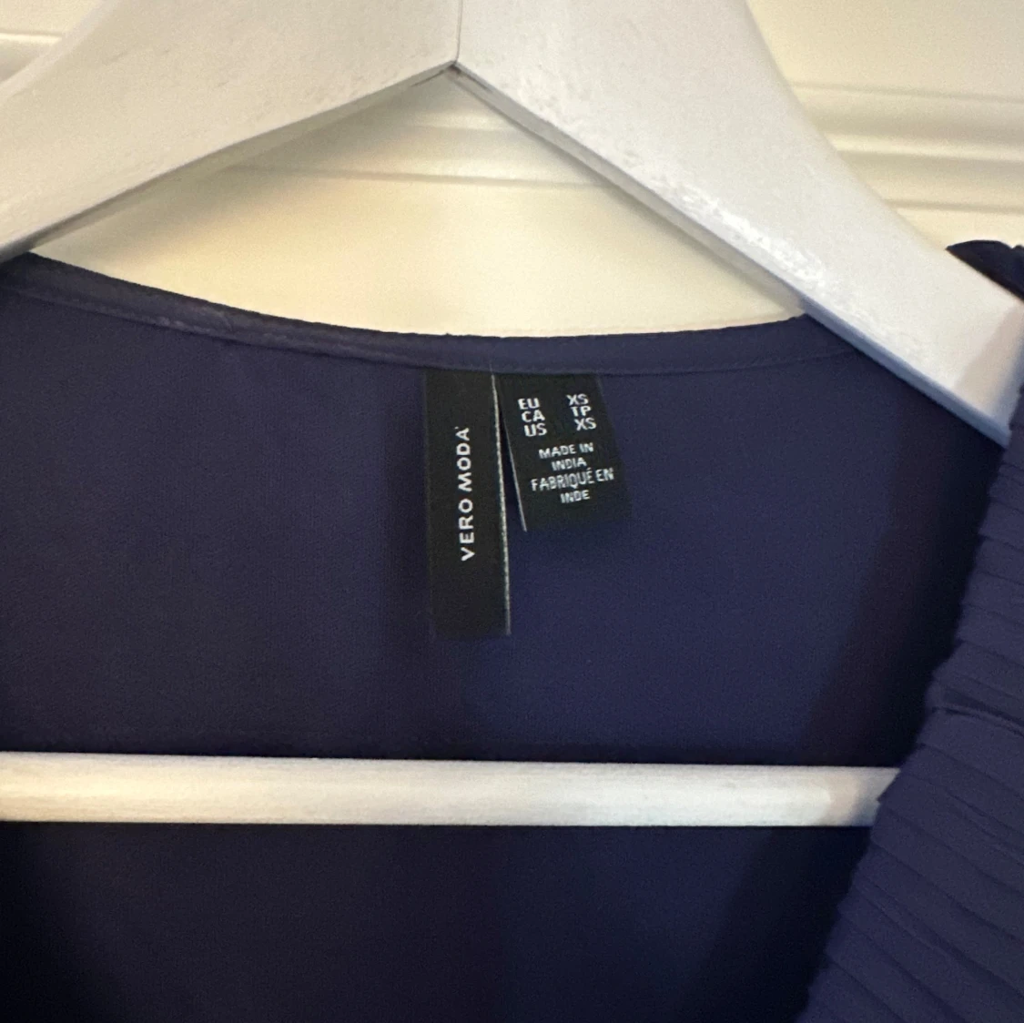 Mörkblå blus från vero moda - 91