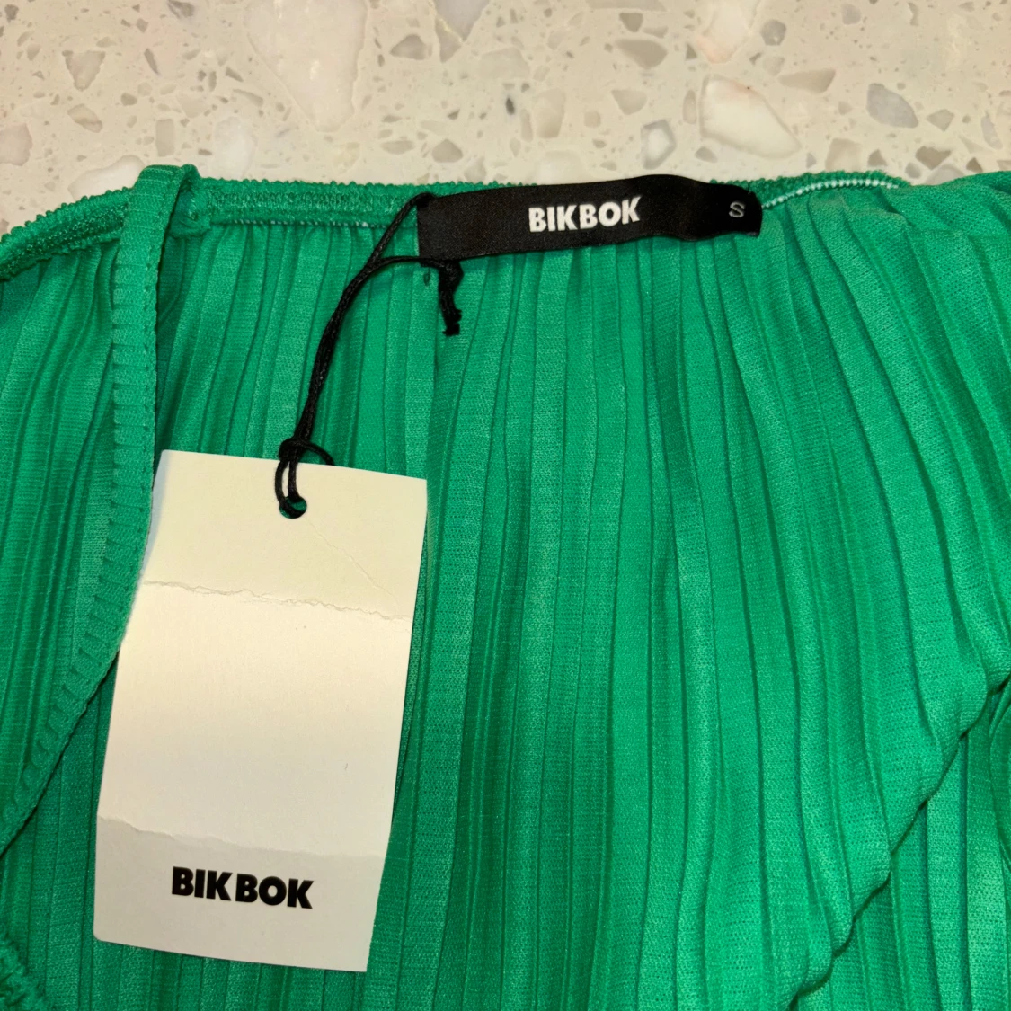 Grön ribbad linnetopp från Bik Bok - 91