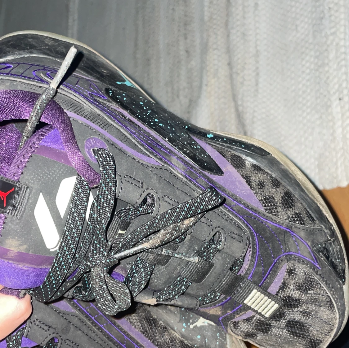 Svarta och lila sneakers - 91