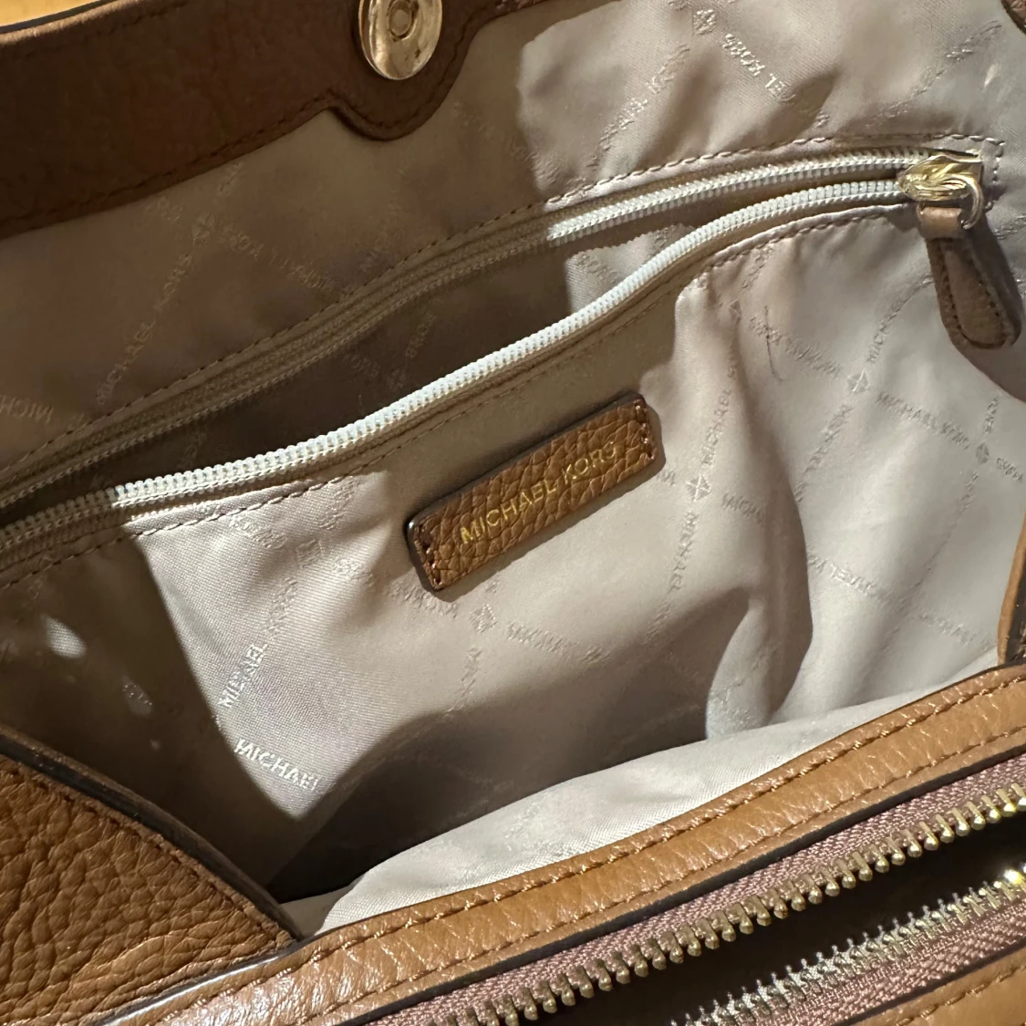 Brun axelväska från Michael Kors - 91