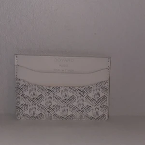 G0y@rd plånbok - Nyköpt, säljer för bra pris, vit, inte använd, köpt från plick