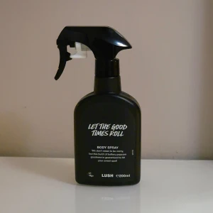 Let The Good Times Roll Body Spray från Lush - Säljer en body spray från Lush som heter 'Let The Good Times Roll'. Köpte den för några månader sen från Lush för 350 kr men har inte använt den så mycket så säljer den vidare. Uppskattar att ca 90% är kvar.