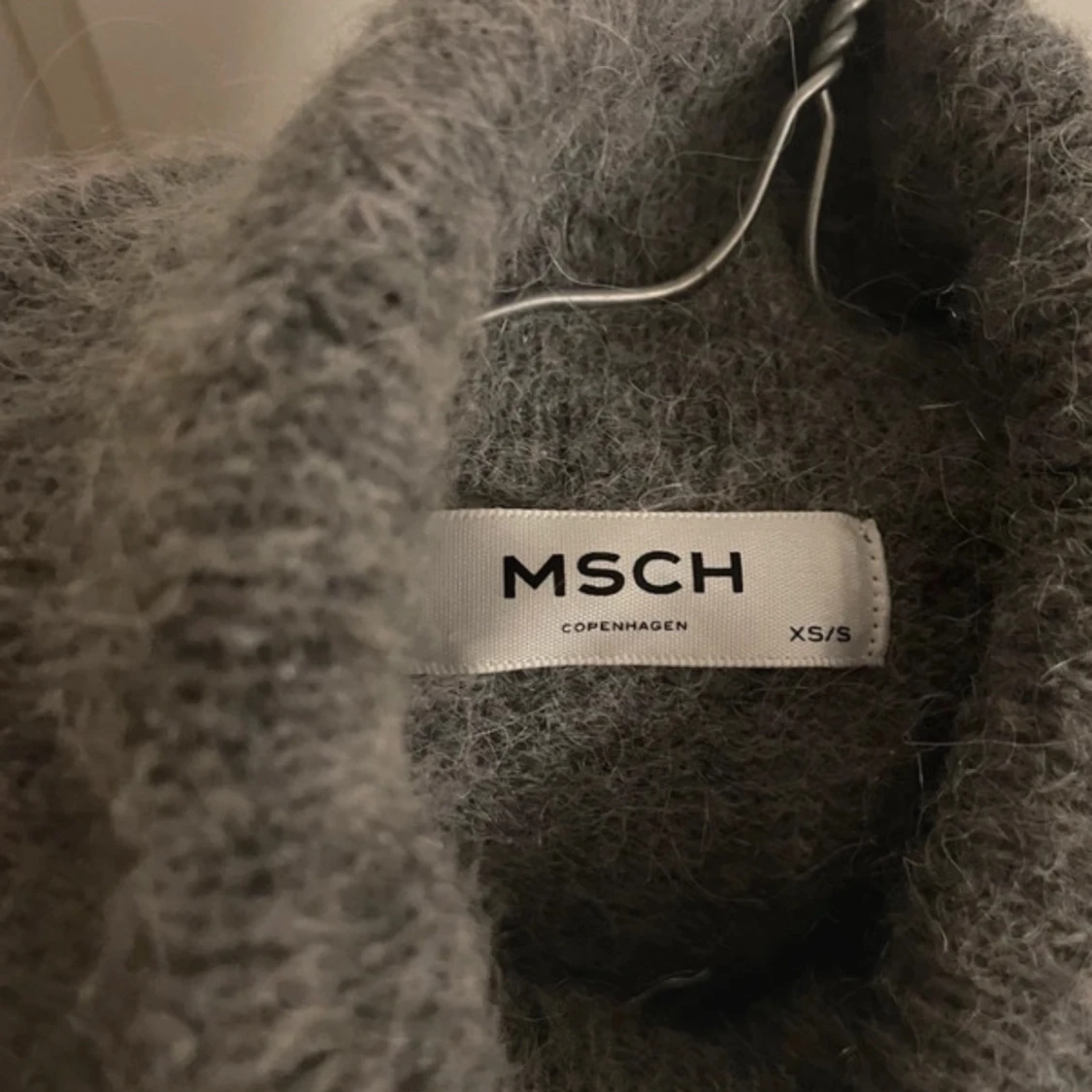 Grå ärmlös polotröja från MSCH - 93