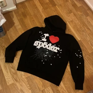Sp5der hoodie - I ❤️sp5der hoodie den är i perfekt skick, har aldrig använt den skriv för mer information!