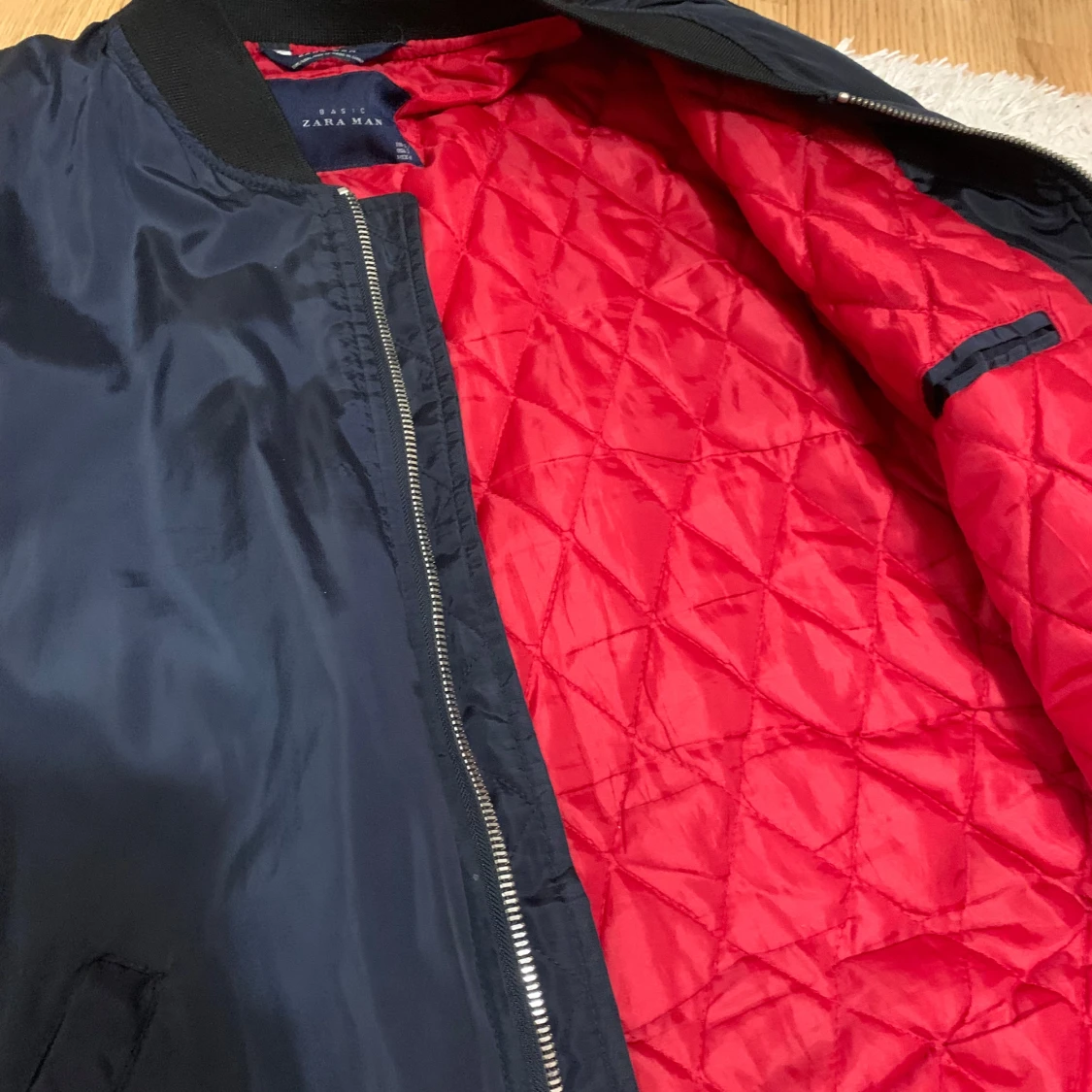 Mörkblå bomberjacka från Zara Man - 91