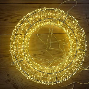 Krans 960 lampor  - En så fin krans för  både inne & ute. 970 lampor , 50 cm diameter .   Nypris 500kr. Finns 2 st