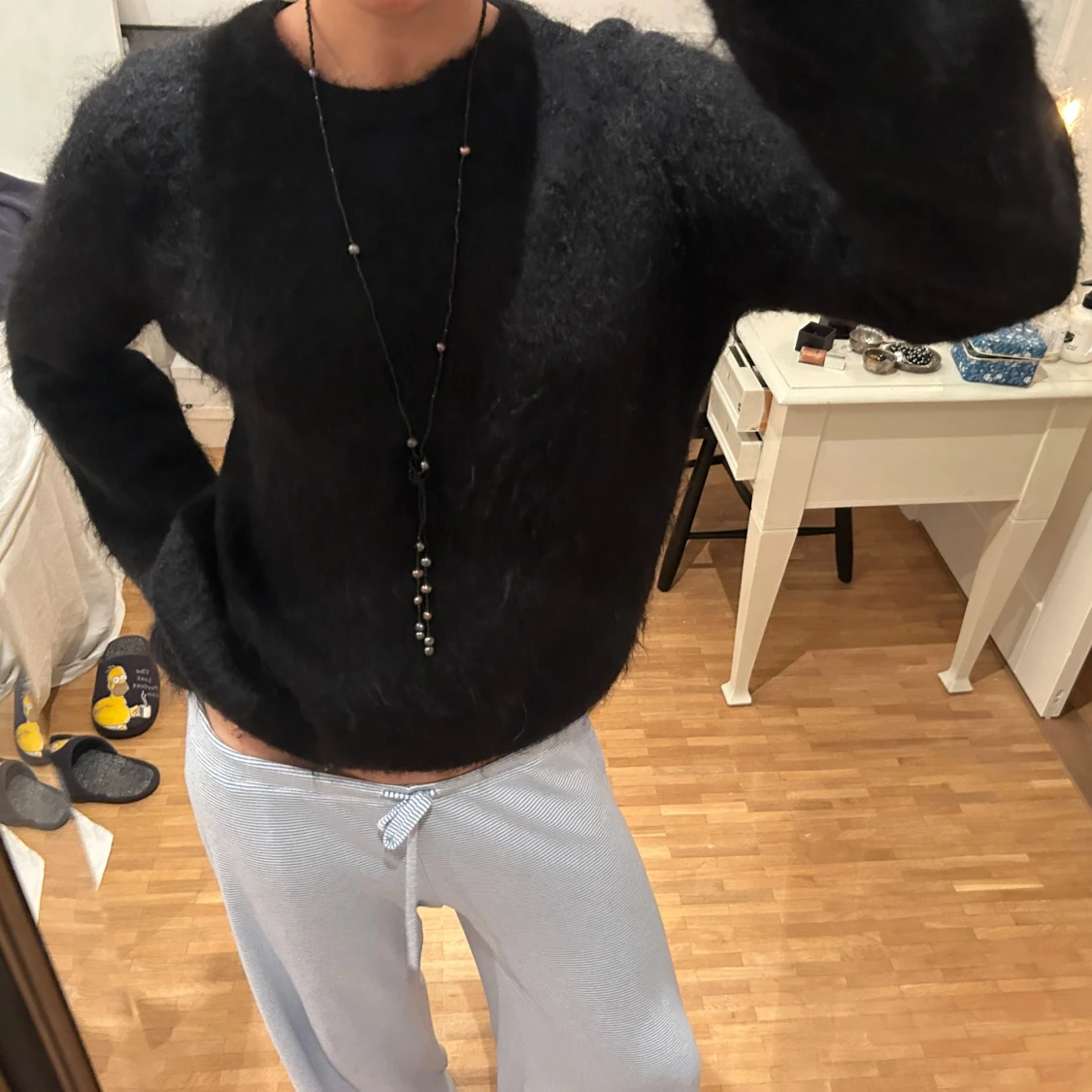 Svart fluffig tröja - 92