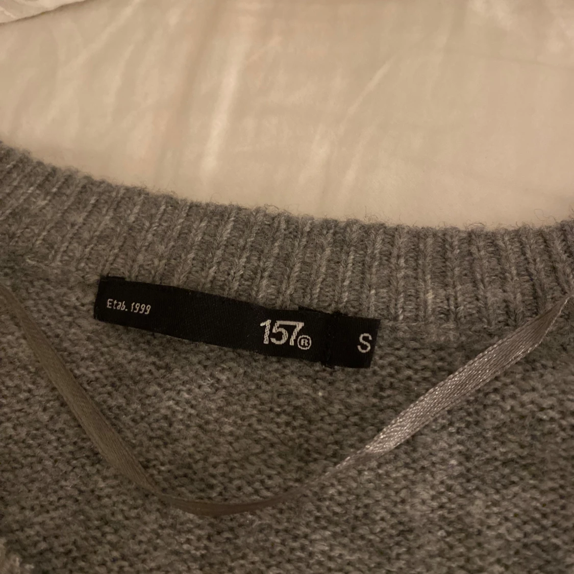 Grå urringad stickad tröja från 157 - 90