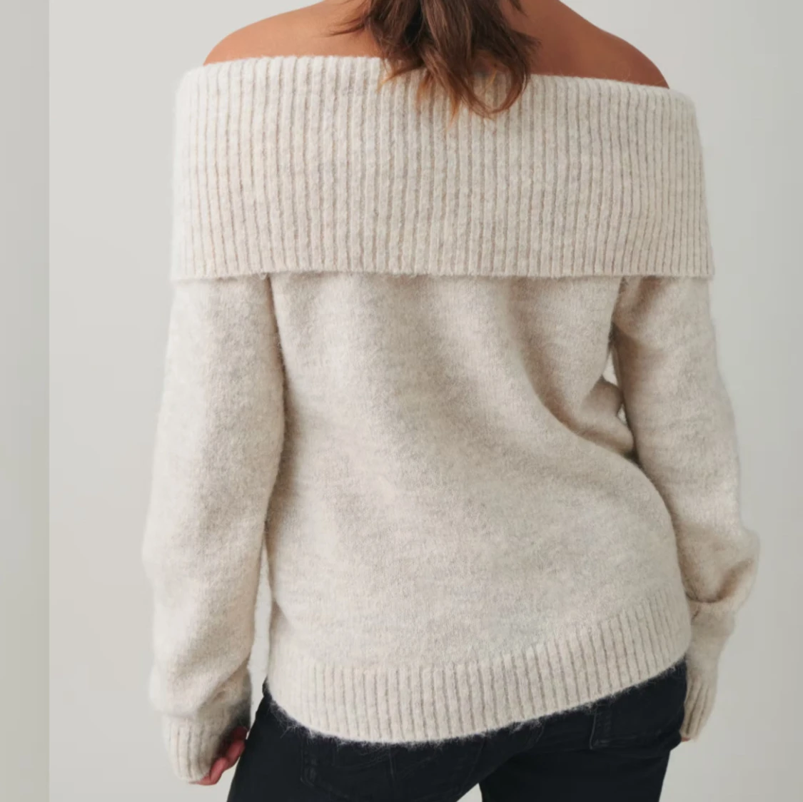 Beige offshoulder tröja - 91