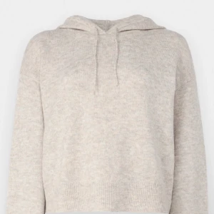 Beige stickad hoodie - Säljer min stickad hoddie! Den är i jätte bra skick knappt använts. ❤️ den är i strl L men passar som en m/s.