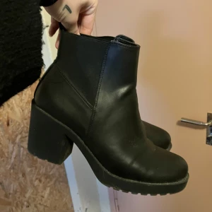 Klackskor/boots  - I nyskick, storlek 40