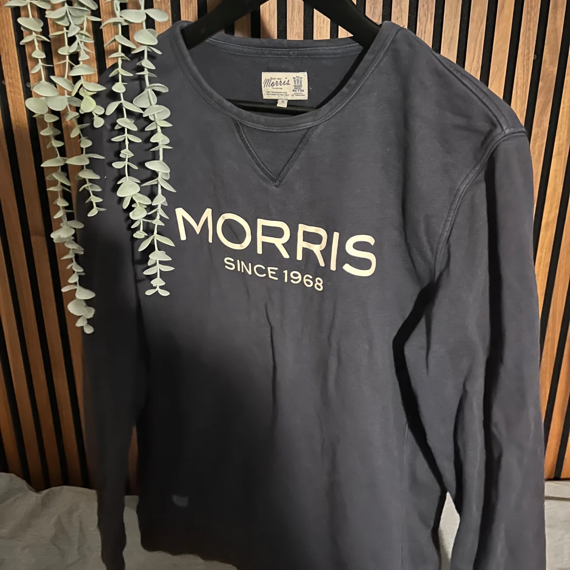 Mörkblå tröja från Morris