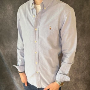 RALPH LAUREN SKJORTA  - Ralph Lauren Skjorta - Storlek M slim fit  - Nypris ca 1800kr - Deluxecloset 