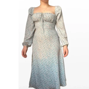 Klänning från Adoore  - Klänning från Adoore i fint skick. Endast använd en gång