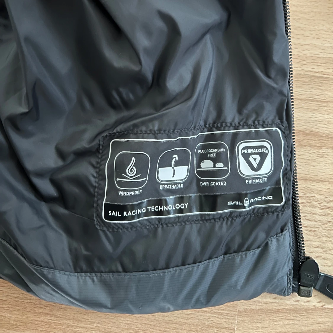 Svart och grå pufferjacka från Sail Racing - 92