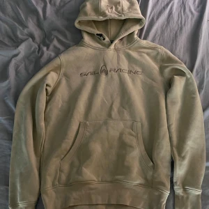 Sail racing hoodie - En helt ny fettttt sail racing hoodie priset kan diskuteras 