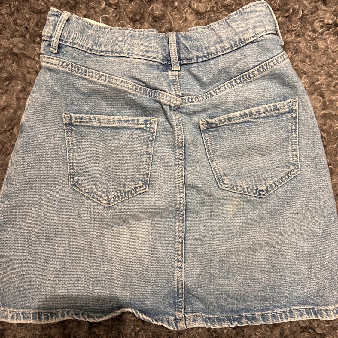 Blå jeanskjol från H&M - 90