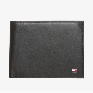 Svart plånbok från Tommy Hilfiger - Helt ny plånbok från Tommy, ligger kvar i box och helt oanvänd. Nypris 799 🖤