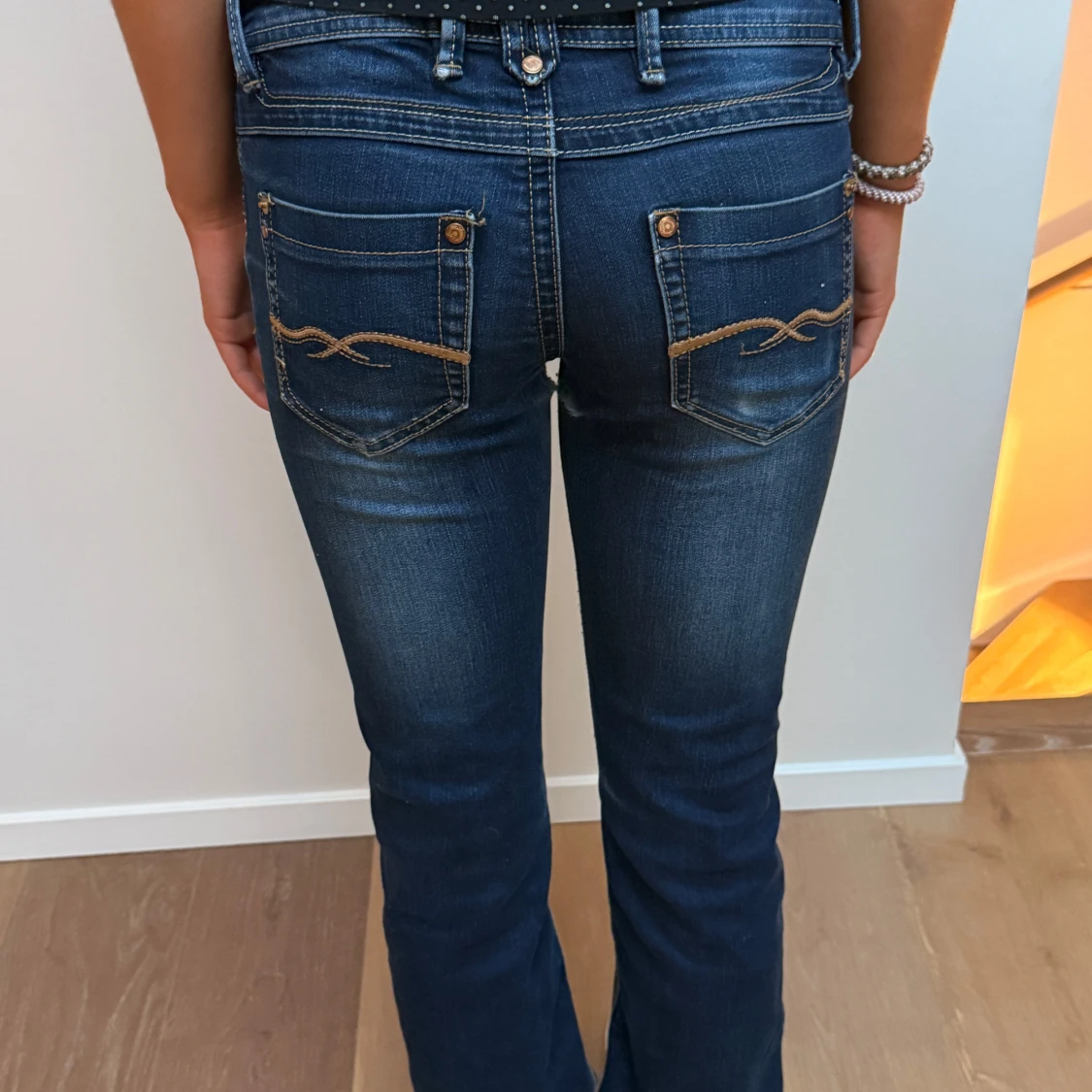 Blå bootcut jeans - 1