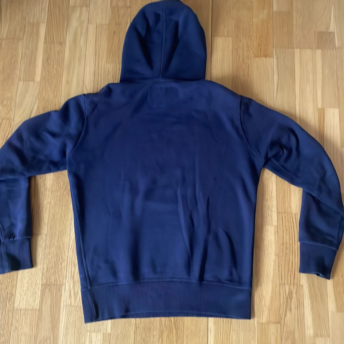 Mörkblå hoodie från Superdry - 1