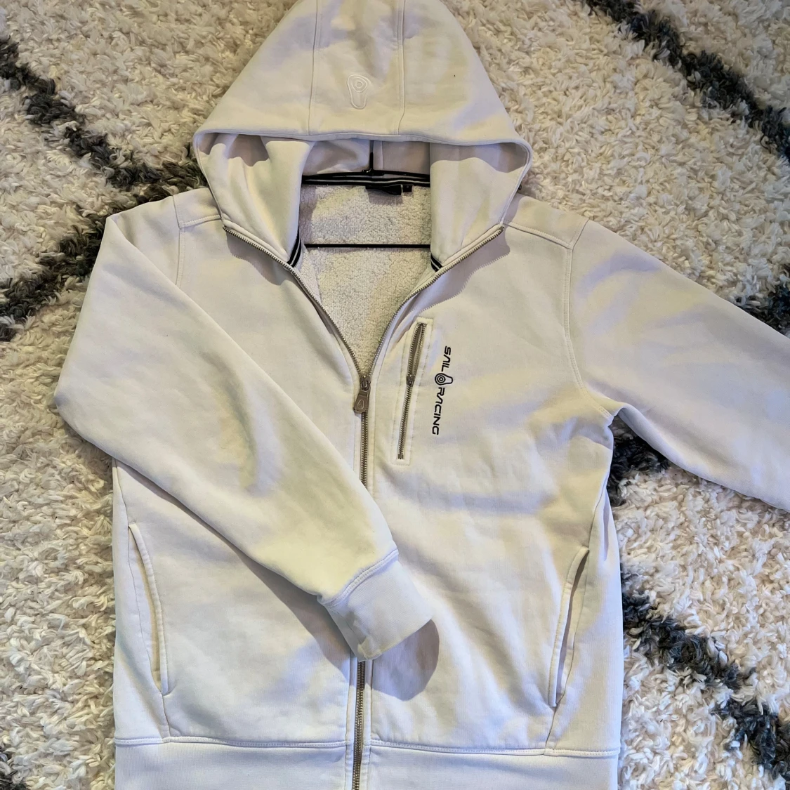 Vit hoodie från Sail Racing