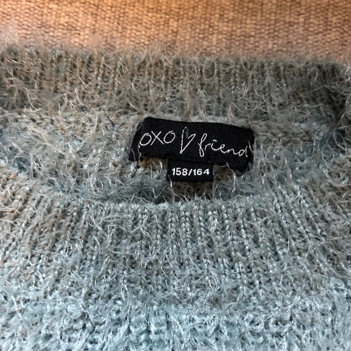 Grön fluffig tröja - 1