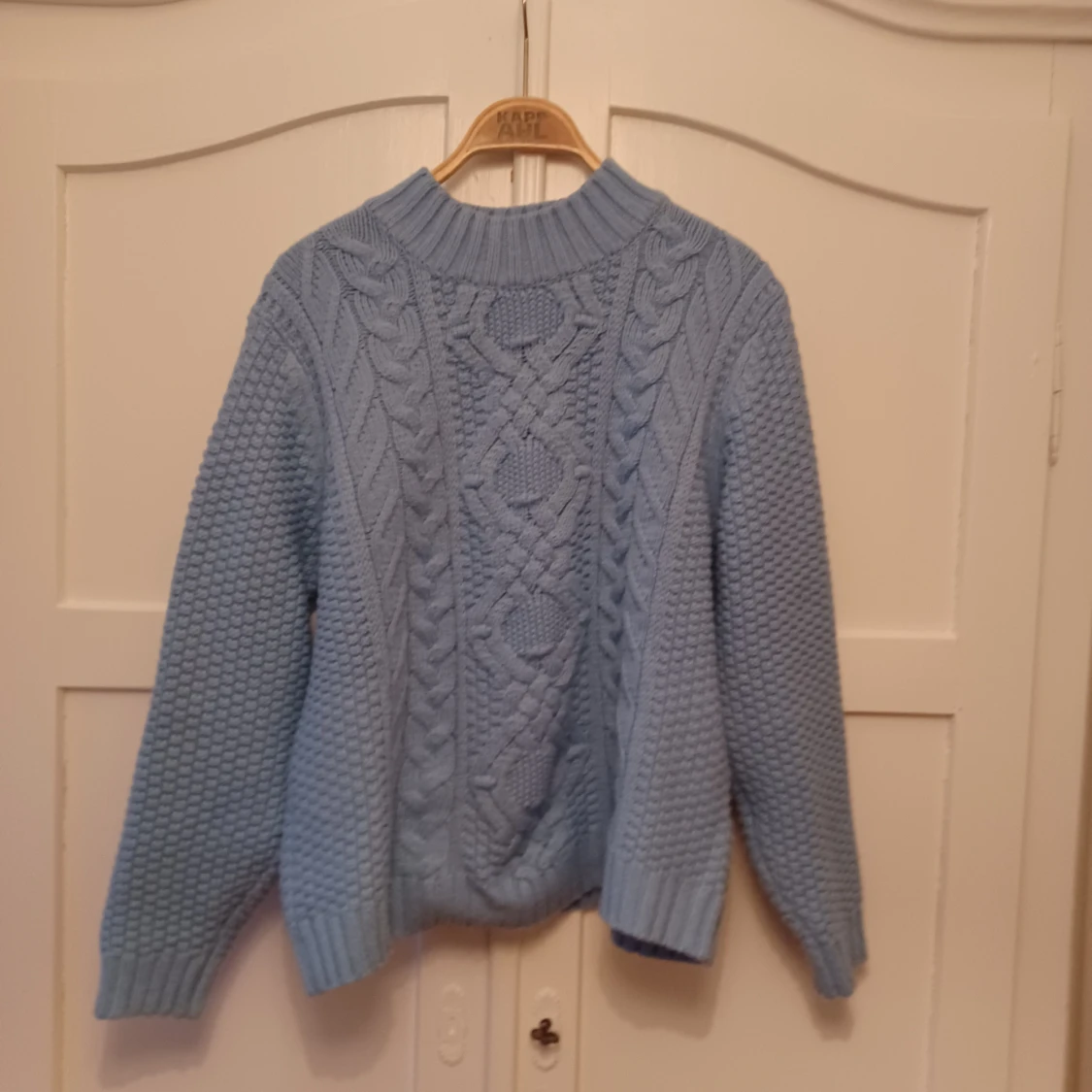 Ljusblå stickad tröja - 1