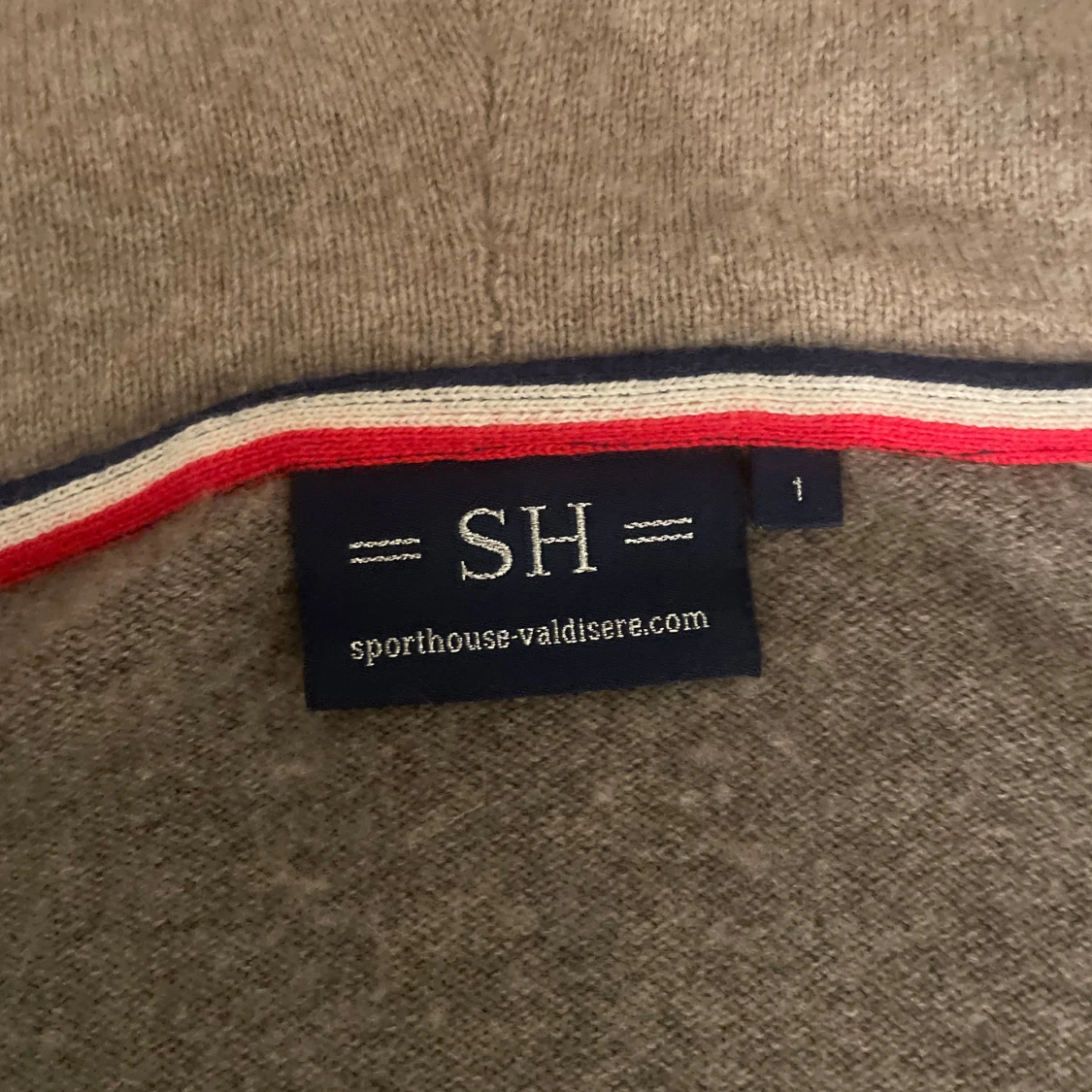 Brun hoodie från valdisere clothing - 2