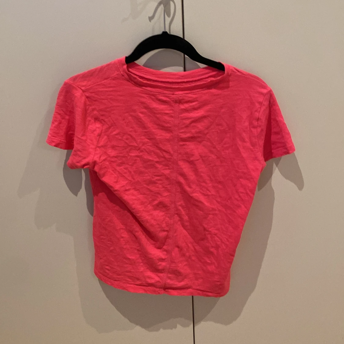 Två rosa t-shirts - 3