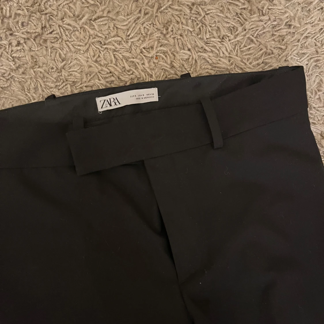 Svarta kostymbyxor från Zara - 2