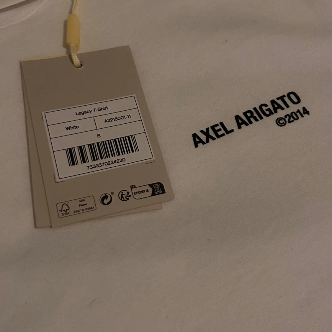 Vit t-shirt från Axel Arigato - 1