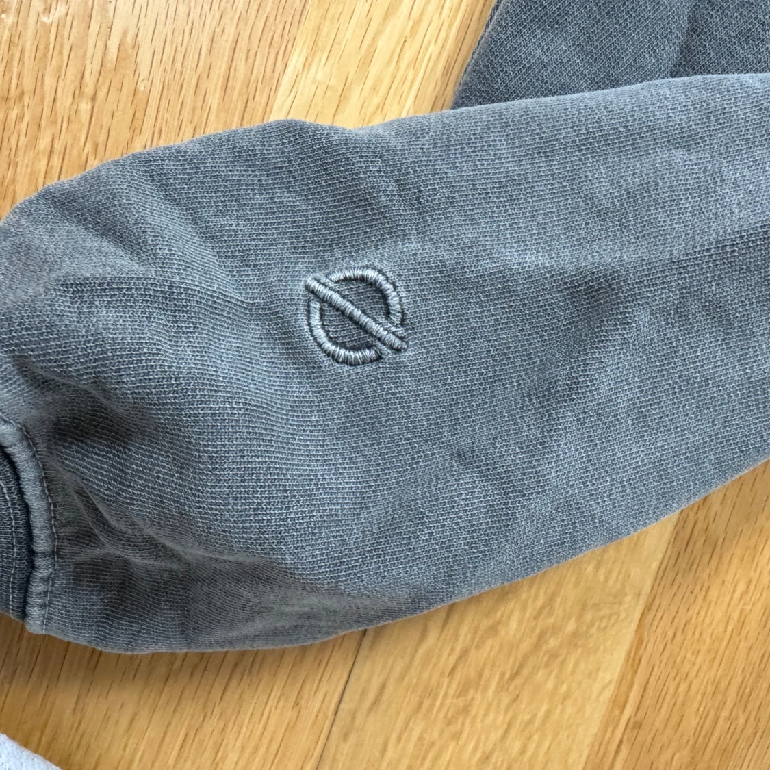 Grå hoodie från Ronning - 2