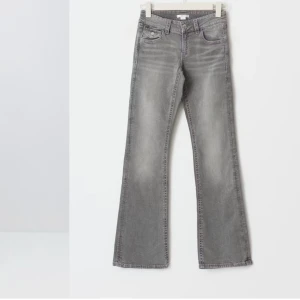 Bootcut jeans - Jättesnygga jeans från gina young som inte kommer till användning. Använda få gånger så de är i jättebra skick🩷