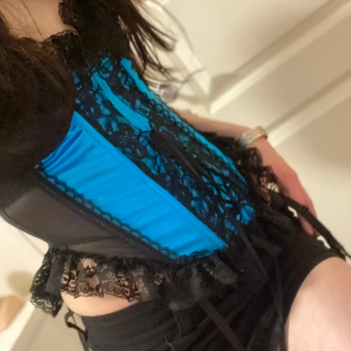 Svart och blå korsettop med spets - 2