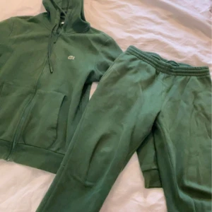 Grön dress från Lacoste  - Fräsch som fan