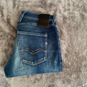 Blå jeans från replay  - Snygga blå jeans från Replay storlek 30/32! Kom privat vid funderingar!😊