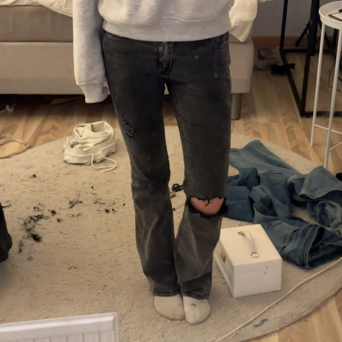 Svarta jeans med slitningar - 2