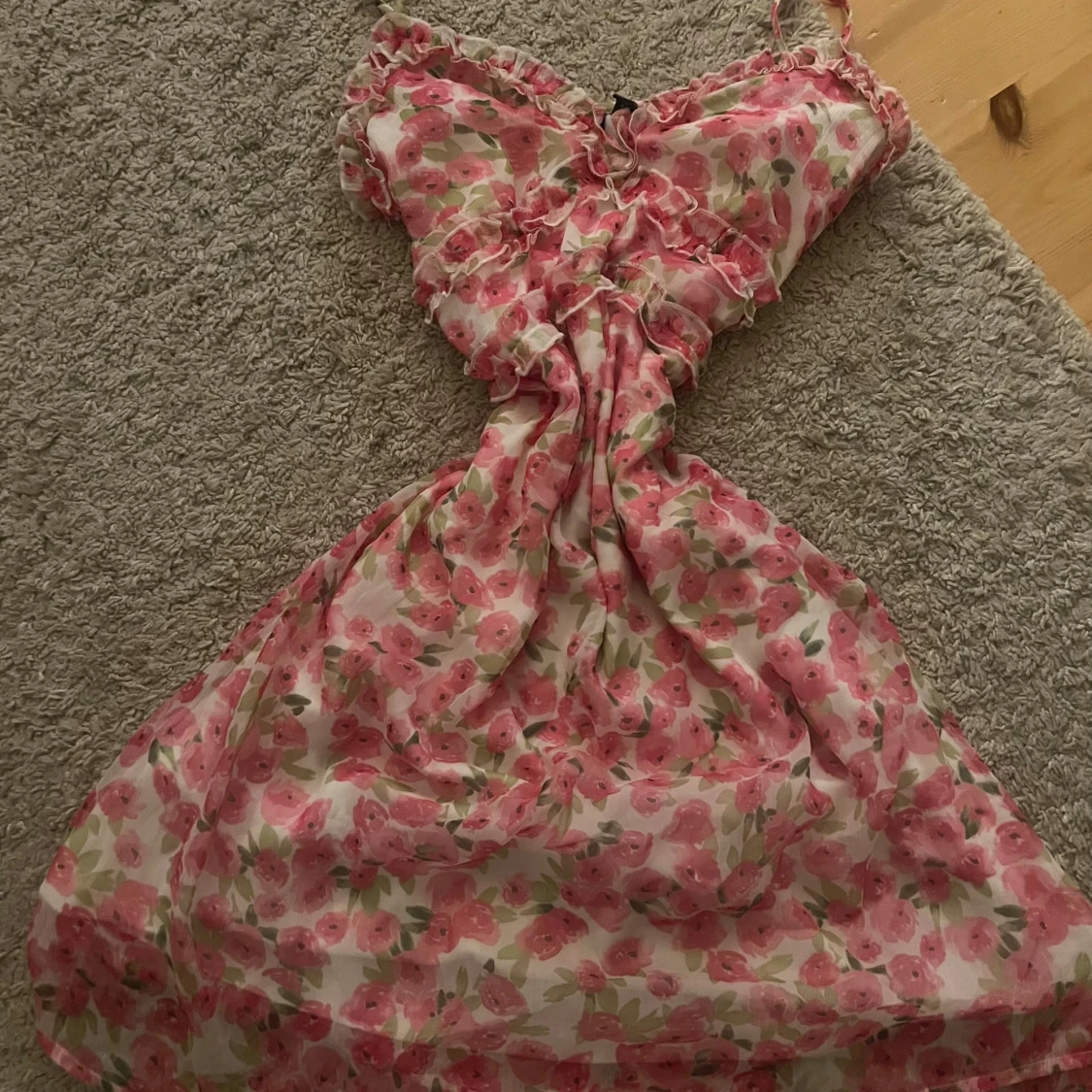 Blommig klänning  - 1