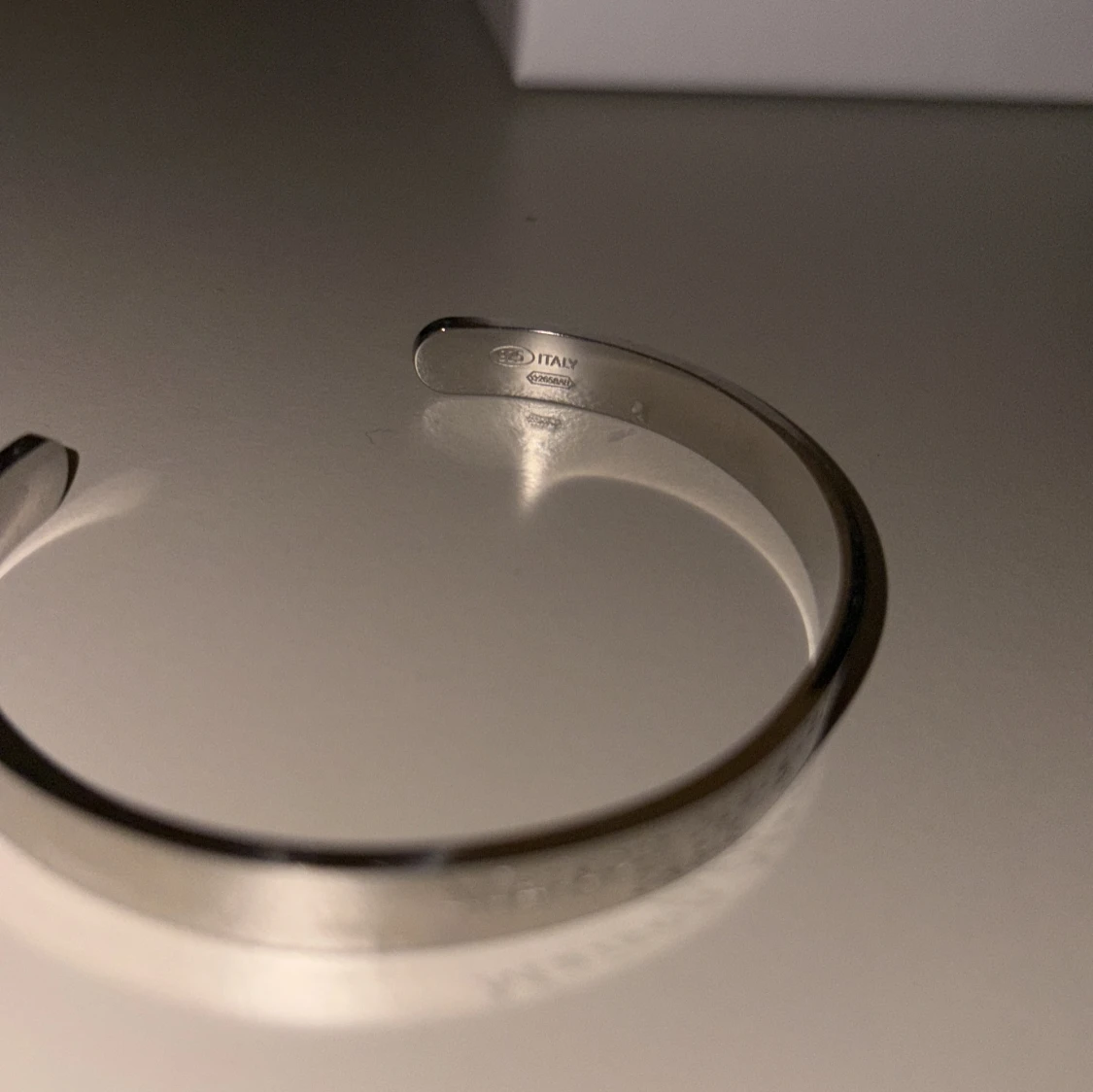 Silverfärgat armband från Maison Margiela - 1